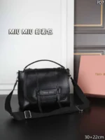 MIU MIU ショルダーバック ケース付き 30*22cm - 画像 (4)