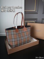 Burberry London トートバッグ ポーチセット 34*28cm - 画像 (4)