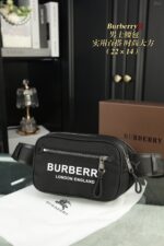 Burberry ボディーバッグ ケース付き 22*14cm