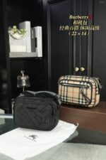 Burberry カメラ ショルダーバッグ ケース付き 22*14cm