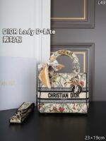 DIOR Lady D-Lite 刺繡 ショルダーバック ケース付き 23*19cm - 画像 (11)