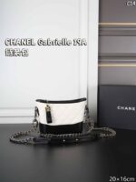 CHANEL Gabrielle 19A 水筒バック ケース付き 20*16cm