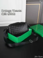 Bottega Veneta カメラ ショルダーバッグ ケース付き 24*15cm - 画像 (9)