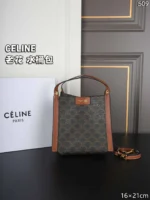 CELINE 水筒バック ケース付き 16*21cm - 画像 (3)