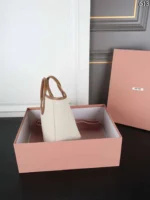 MIU MIU Ivy ハンドバッグ ショルダーバック ケース付き 20*17CM - 画像 (5)