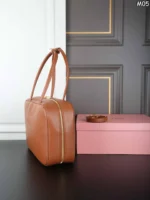 MIU MIU Beau ハンドバッグ ショルダーバック 35*23CM - 画像 (3)