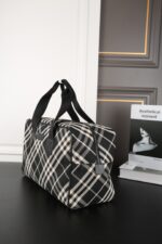 Burberry 旅行バッグ 39*25cm - 画像 (3)