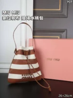 MIU MIU キャンバス 水筒バック ケース付き 26*26cm - 画像 (5)