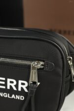 Burberry ボディーバッグ ケース付き 22*14cm - 画像 (4)