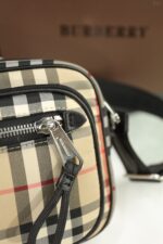 Burberry カメラ ショルダーバッグ ケース付き 22*14cm - 画像 (4)