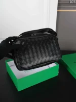 Bottega Veneta カメラ ショルダーバッグ ケース付き 24*15cm - 画像 (10)
