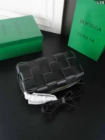 Bottega Veneta CASSETTE ショルダーバッグ ケース付き 28*15cm - 画像 (19)