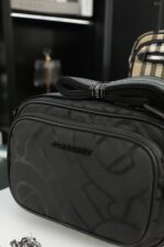 Burberry カメラ ショルダーバッグ ケース付き 22*14cm - 画像 (11)