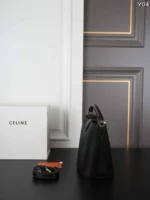 CELINE Louise 水筒バック ケース付き 16*19cm - 画像 (8)