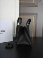 CELINE 水筒バック ケース付き 16*21cm - 画像 (13)