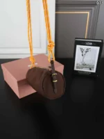 MIU MIU 水筒バック ケース付き 26*11cm - 画像 (11)