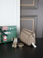 LOEWE Puzzle ショルダーバッグ ケース付き 24*15cm - 画像 (5)