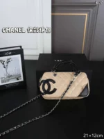 CHANEL mini ショルダーバック ケース付き 21*12cm - 画像 (5)