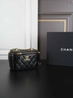 CHANEL 24C 化粧ポーチ ケース付き 10*09cm 16*10cm - 画像 (14)