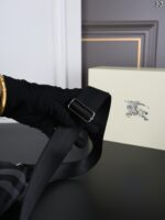 Burberry カメラ ショルダーバッグ ケース付き 28*12cm 26*17cm - 画像 (5)