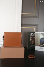 Burberry ショルダーバッグ ケース付き 19.5*16cm - 画像 (4)