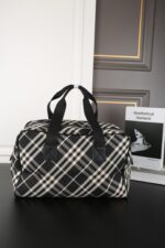 Burberry 旅行バッグ 39*25cm - 画像 (4)