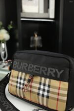 Burberry カメラ ショルダーバッグ ケース付き 20*16cm - 画像 (6)