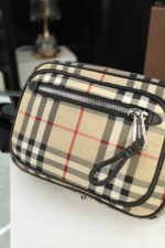 Burberry カメラ ショルダーバッグ ケース付き 22*14cm - 画像 (3)