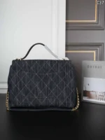 CHANEL ハンドバッグ ショルダーバック ケース付き 37*28cm - 画像 (7)