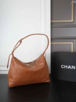 CHANEL 26P Hobo ショルダーバッグ ケース付き 33*25cm - 画像 (6)