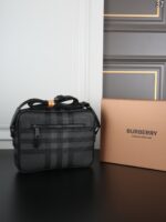 Burberry ショルダーバッグ ケース付 25*19cm - 画像 (6)