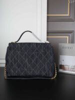 CHANEL ハンドバッグ ショルダーバック ケース付き 37*28cm - 画像 (4)