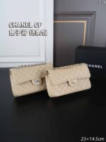 CHANEL Classic Flap CF キャビア  ショルダーバック ケース付き 23*14.5cm - 画像 (5)