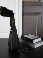 YSL Le5A7 Hobo ショルダーバッグ ケース付き 15*16cm - 画像 (8)