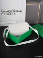 Bottega Veneta カメラ ショルダーバッグ ケース付き 24*15cm - 画像 (4)
