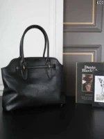 MIU MIU Aventure ハンドバッグ ショルダーバック ケース付き 30*21cm 31*29cm - 画像 (6)