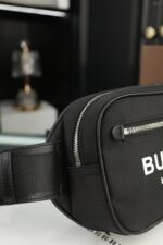 Burberry ボディーバッグ ケース付き 22*14cm - 画像 (6)