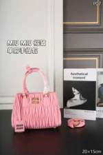MIU MIU 肩掛けバック 20*15cm - 画像 (5)