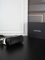 CHANEL Gabrielle 19A 水筒バック ケース付き 20*16cm - 画像 (4)