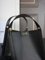 CELINE 水筒バック ケース付き 16*21cm - 画像 (14)