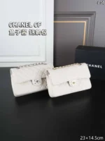 CHANEL Classic Flap CF キャビア  ショルダーバック ケース付き 23*14.5cm - 画像 (4)