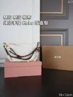 MIU MIU Hobo ハンドバッグ ケース付き 18*12cm - 画像 (8)