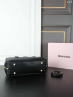 MIU MIU Arcadie ハンドバッグ ショルダーバック ケース付き 23*12cm 28*12cm - 画像 (9)