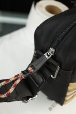 Burberry カメラ ショルダーバッグ ケース付き 20*16cm - 画像 (8)
