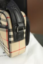 Burberry カメラ ショルダーバッグ ケース付き 22*14cm - 画像 (7)