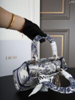 DIOR Lady D-Lite 2024 刺繡 ショルダーバック ケース付き 23*19cm - 画像 (11)