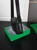 Bottega Veneta カメラ ショルダーバッグ ケース付き 24*15cm - 画像 (17)