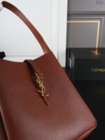 YSL Le 5 A 7 Hobo 水筒バック ケース付き 28*28cm - 画像 (9)