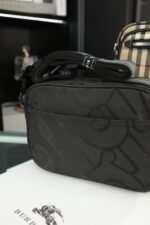 Burberry カメラ ショルダーバッグ ケース付き 22*14cm - 画像 (10)