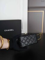 CHANEL Classic Flap CF 2 ショルダーバック ケース付き 17*20cm 20*13cm - 画像 (10)